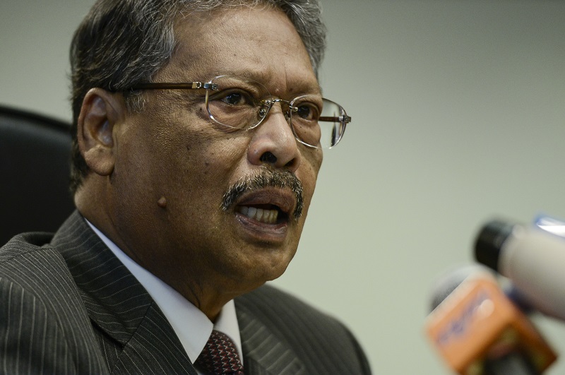 Tan Sri Mohamed Apandi Ali says whoever who disagrees with his decision on probes into the prime minister can take it up to court. – The Malaysian Insider file pic, January 27, 2016.