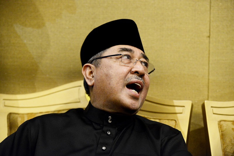 Kedah Menteri Besar Datuk Seri Ahmad Bashah Md Hanipah says Tan Sri Muhyiddin Yassin and Datuk Seri Mukhriz Mahathir's joining the 'Citizens' Declaration' clearly violated Umno's code of ethics. – The Malaysian Insider file pic, March 6, 2016.