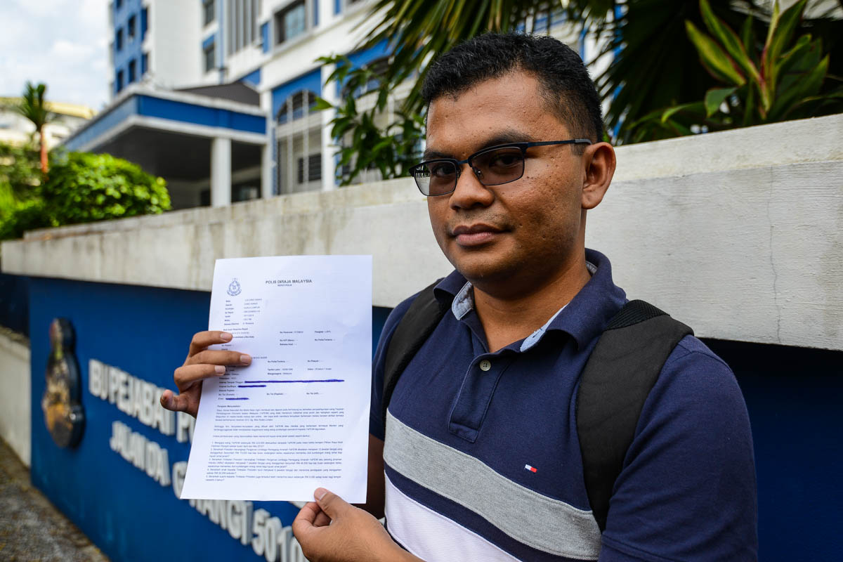 National Oversight and Whistleblowers (NOW) director Akmal Nasir at the Dang Wangi Police Station after lodging a report on the alleged misuse of funds meant for orphans under Yayasan Pembangunan Ekonomi Islam (Yapeim). – The Malaysian Insider pic by Afif Abd Halim, November 15, 2015.