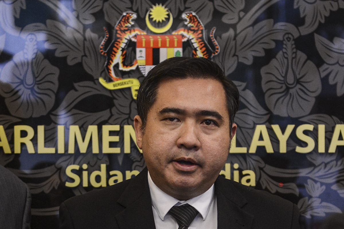 Ahli Parlimen Seremban Anthony Loke berkata Putrajaya perlu batal dasar menukar biasiswa kerajaan kepada pinjaman bersyarat kerana ia menjejaskan masa depan pelajar. – Gambar fail The Malaysian Insider, 10 Mac, 2016.