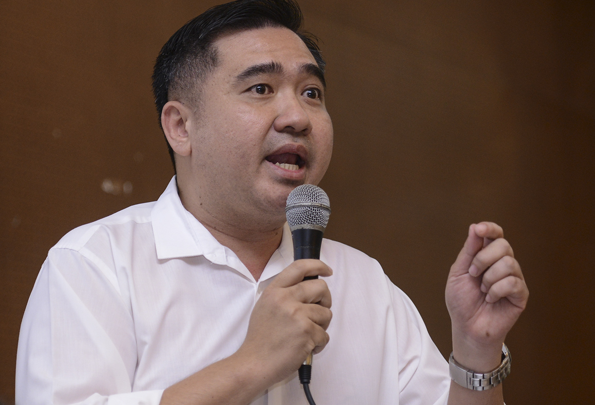 DAP lawmaker Anthony Loke says Putrajaya’s move to cut allocation for government scholarship programmes will affect high-performing students from low-income households. – The Malaysian Insider file pic, January 21, 2016.