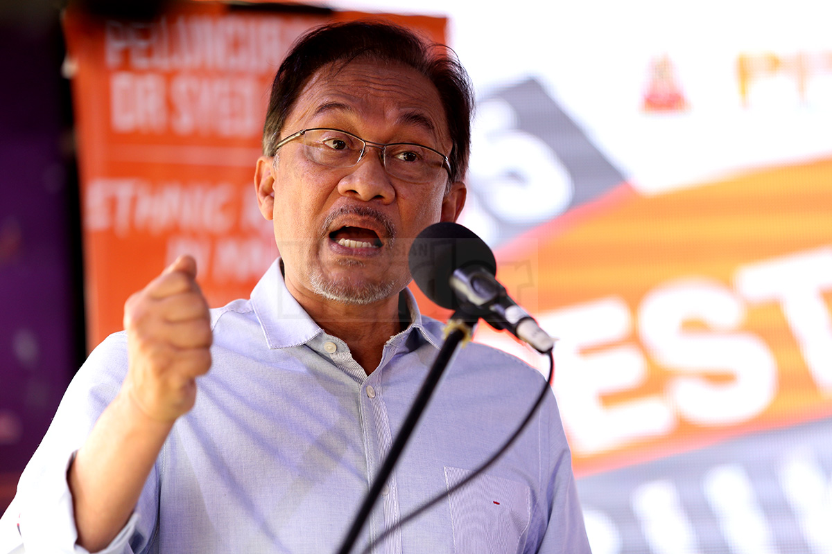 Opposition leader Datuk Seri Anwar Ibrahim’s career might be over if the Federal Court upholds his jail sentence on Tuesday. – The Malaysian Insider pic, February 7, 2015.