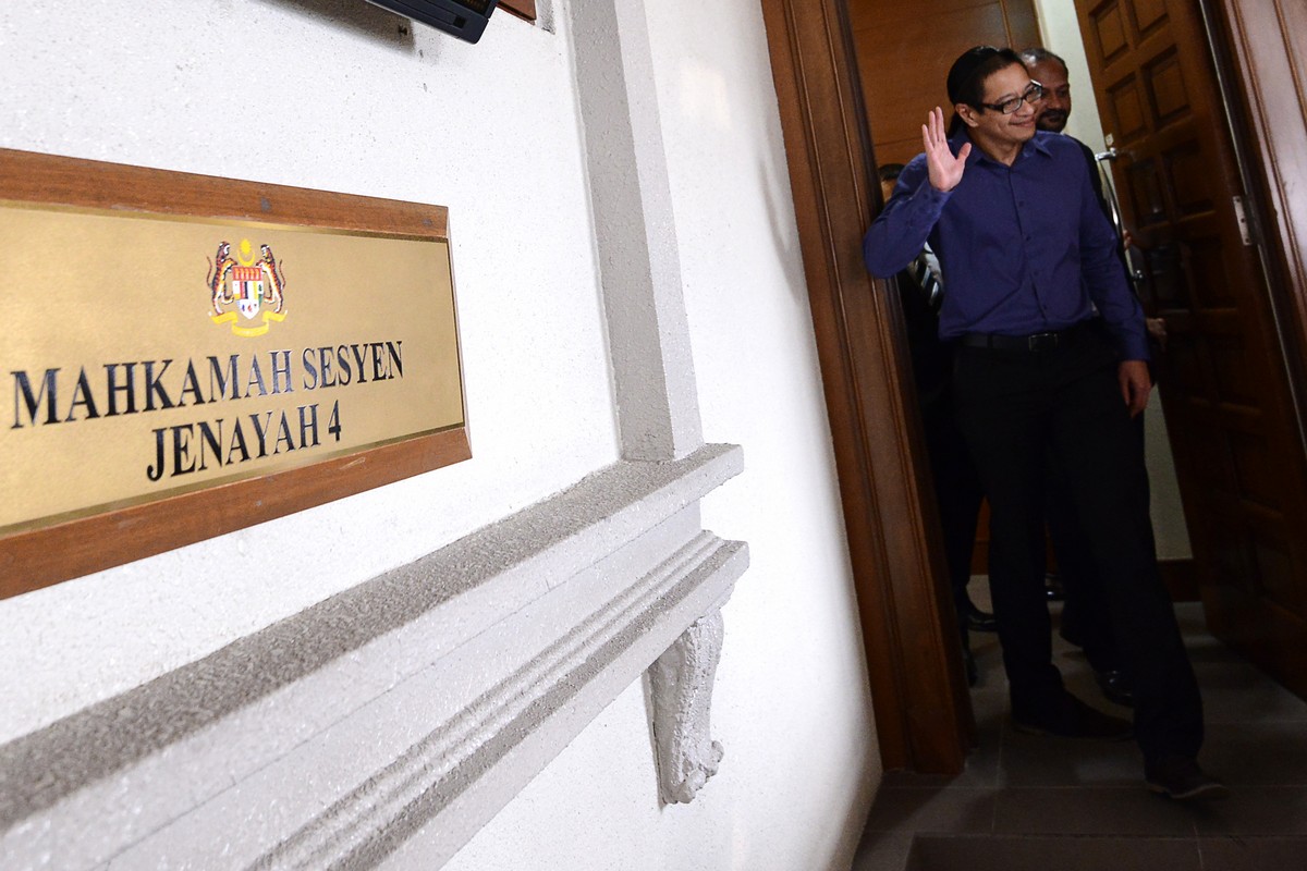 Universiti Malaya law professor Azmi Sharom arrives at Jalan Duta Court with his lawyer Gobind Singh today. – The Malaysian Insider pic by Afif Abd Halim, September 2, 2014.