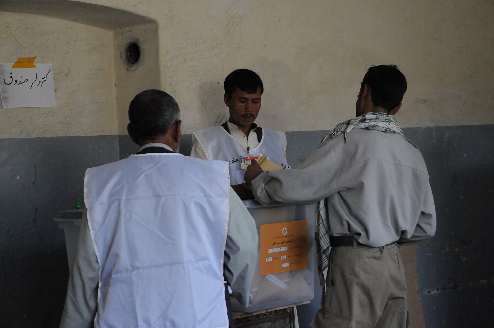 Keadaan tempat mengundi di salah sebuah sekolah dalam Pilihan Raya Presiden 2009 di Kabul, Afghanistan. – Gambar The Malaysian Insider, 20 September, 2015.