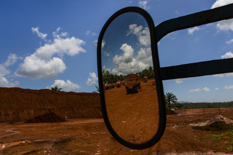 Putrajaya decided to forego taxing bauxite miners in Kuantan despite firms enjoying a profit of 40% for every tonne of mineral, says an opposition lawmaker. – The Malaysian Insider pic by Afif Abd Halim, January 12, 2016.