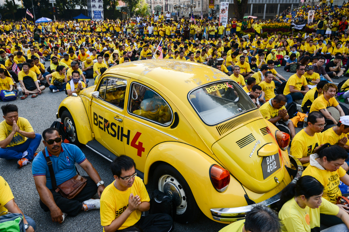 Number of protesters around Dataran Merdeka begins to swell as more rally-goers pour in. – The Malaysian Insider by Afif Abd Halim, August 30, 2015.