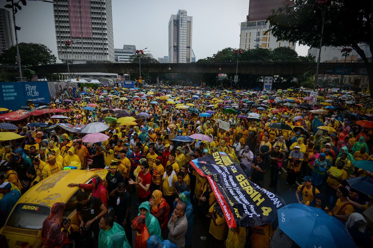 Bersih 4 rally goers remain in the Dataran Merdeka area despite the downpour. – The Malaysian Insider pic by Afif Abd Halim, August 30, 2015.