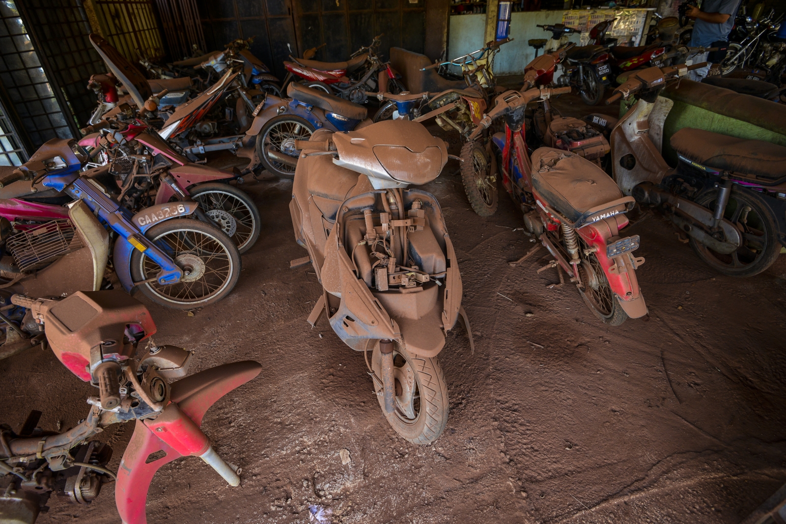 Thick dust cover motorcycles belonging to villagers at Felda Bukit Goh in Kuantan, much of which came from leaking lorries transporting bauxite to the Kuantan port. – The Malaysian Insider pic by Afif Abd Halim, January 8, 2016.