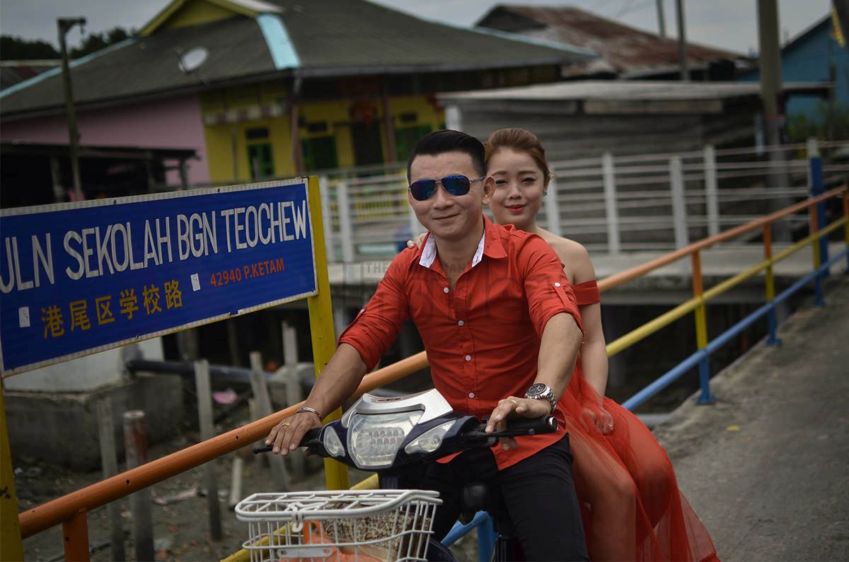 The redder the better is the catchphrase for Chinese New Year. – The Malaysian Insider pic by Mukhriz Hazim, February 22, 2015.