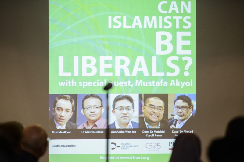 Mustafa Akyol berucap dalam forum “Bolehkah Islam Menjadi Liberal?” di Kuala Lumpur hari ini. – Gambar The Malaysian Insider oleh Nazir Sufari, 24 Januari, 2016. 