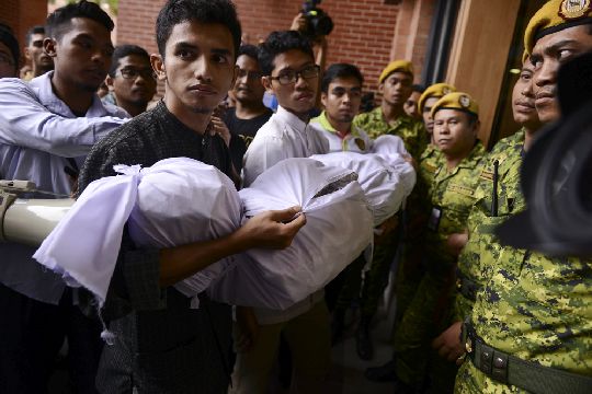 The students from Gamis calling for the repeal of the Sedition Act outside the Home Ministry building in Putrajaya today. - The Malaysian Insider pic by Nazir Sufari, September 5, 2014.