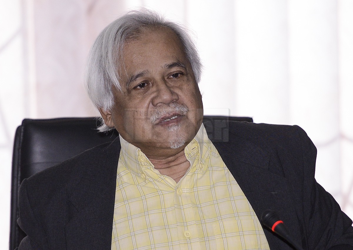 Universiti Malaya adjunct professor Tan Sri Kamal Salh feels it is good of the government to pay attention to those who are in 'relative poverty', aside from those who are in 'absolute poverty', over the next five years, as part of the objectives of the 11th Malaysia Plan. – The Malaysian Insider pic, May 24, 2015.