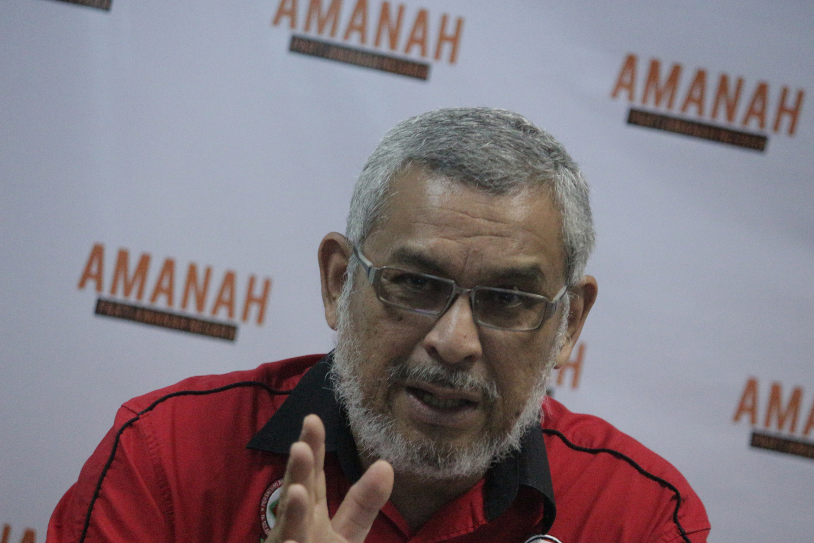 Parti Amanah Negara (Amanah) communications director Khalid Samad says a vacuum currently exists in cases involving the civil and shariah courts, where there is conflict arising from the jurisdiction of both courts. – The Malaysian Insider pic by Fiqah Mokhtar, February 11, 2016.