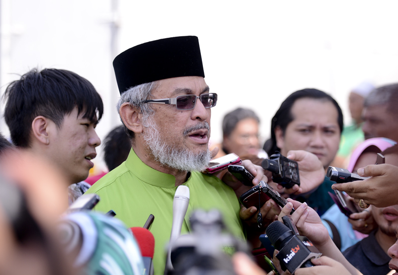 Ahli Parlimen Shah Alam daripada PAS Khalid Samad akan menjadi wakil rakyat Pakatan Rakyat ketiga yang didakwa dalam tempoh terdekat ini. Gambar fail The Malaysian Insider.