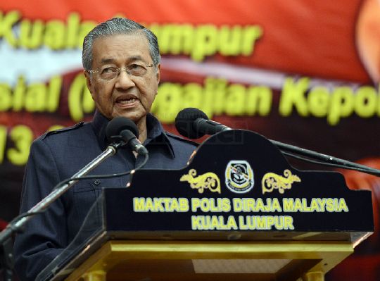 Speaking at an event held at the police training college in Cheras today, Dr Mahathir said he wants the internet censored to safeguard the nation's interests. - The Malaysian Insider pic by Nazir Sufari, March 26, 2014.