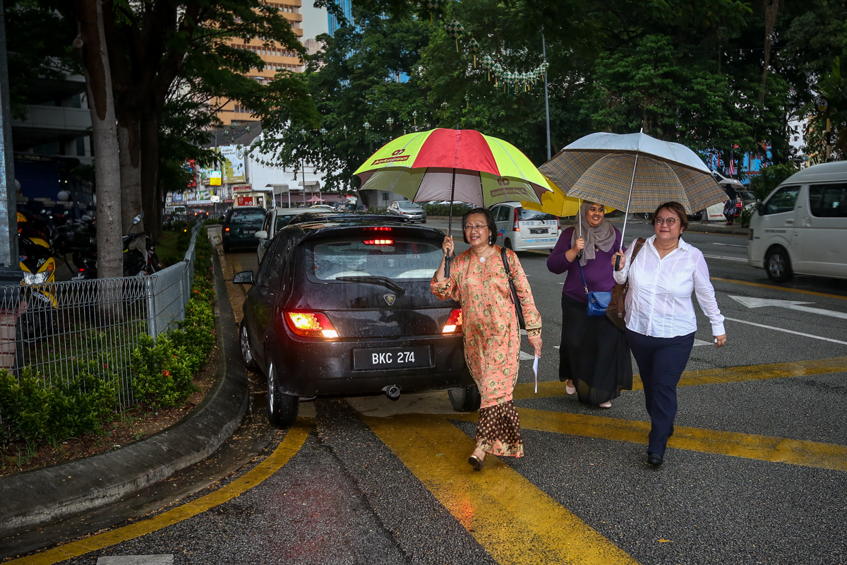 Bersih 2.0 chairman Maria Chin Abdullah (front) and other leaders say police are giving the public the impression that the Bersih 4.0 rally will gatecrash the Merdeka celebrations on August 31. – The Malaysian Insider file pic, August 19, 2015.