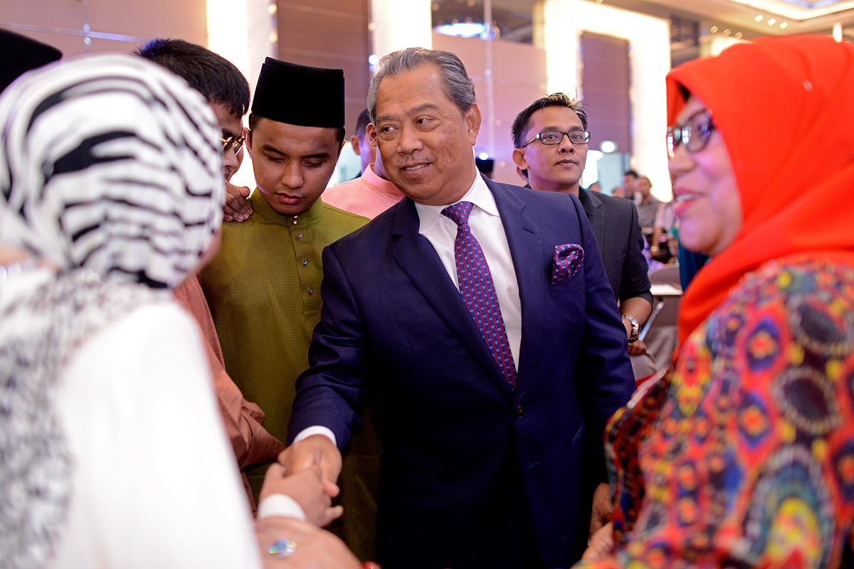 Pejabat Perdana Menteri (PMO) menasihatkan Timbalan Perdana Menteri Tan Sri Muhyiddin Yassin (tengah) supaya menunggu hasil siasatan ke atas 1Malaysia Development Berhad (1MDB) terlebih dahulu sebelum mengeluarkan apa-apa kenyataan. – Gambar The Malaysian Insider oleh Najjua Zulkefli, 27 Julai, 2015.