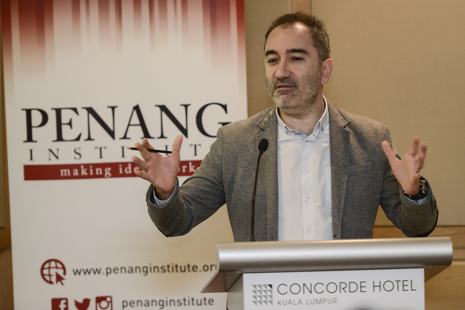 Penulis dan wartawan Islam, Mustafa Akyol berkata istilah seperti negara Islam atau polis agama, atau hukuman mati untuk pesalah murtad, adalah hasil daripada pemahaman al-Quran secara literal dan mengabaikan konteks tertentu. – Gambar The Malaysian Insider oleh Nazir Sufari, 24 Januari, 2016. 