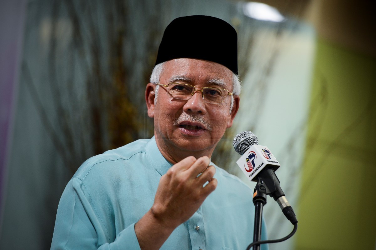 Datuk Seri Najib  Razak berkata jumlah orang yang dipilih bagi negeri Sarawak adalah besar dan beliau berharap mereka akan mendapat haji yang mabrur nanti. – Gambar  fail The Malaysian Insider, 28 Februari 2016.