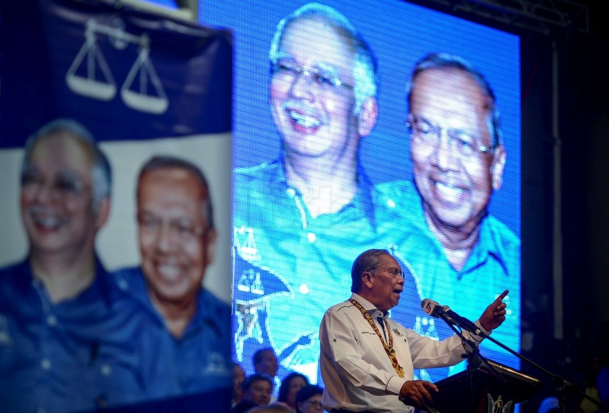 Tan Sri Adenan Satem berkata kerajaan negeri perlu mendapatkan kembali hak untuk memungut hasil duti setem daripada kerajaan persekutuan untuk memansuhkan cukai tanah. – Gambar fail The Malaysian Insider , 20 Februari, 2016.