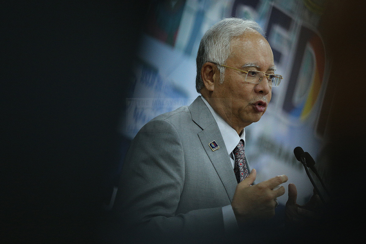 Perdana Menteri Datuk Seri Najib Razak berkata Malaysia bernasib baik apabila kerajaannya ‘mempunyai visi yang jelas serta perancangan mantap yang disusun begitu rapi sekali’ bagi membentenginya daripada kesusutan pendapatan petroleum yang dianggar berjumlah RM30 bilion. – Gambar fail The Malaysian Insider, 7 November, 2015.