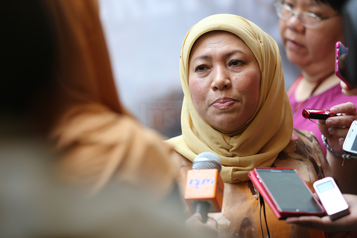 Menteri di Jabatan Perdana Menteri Nancy Shukri berkata beberapa negeri sudah memberi jawapan rasmi dalam usaha Putrajaya meminda undang-undang kes tukar agama secara unilateral. – Gambar fail The Malaysian Insider, 9 Mac 2016.	