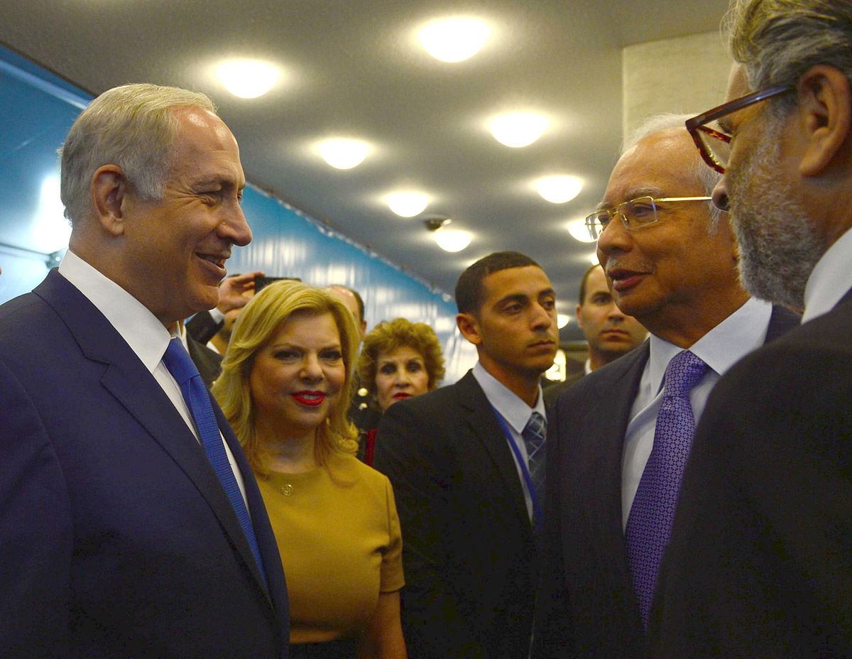 Prime Minister Datuk Seri Najib Razak met his Israeli counterpart, Benjamin Netanyahu (left), during the United Nations General Assembly in New York on Thursday. A Jewish newspaper has praised Najib’s call for better Muslim-Jewish ties. – Flickr pic, October 4, 2015.