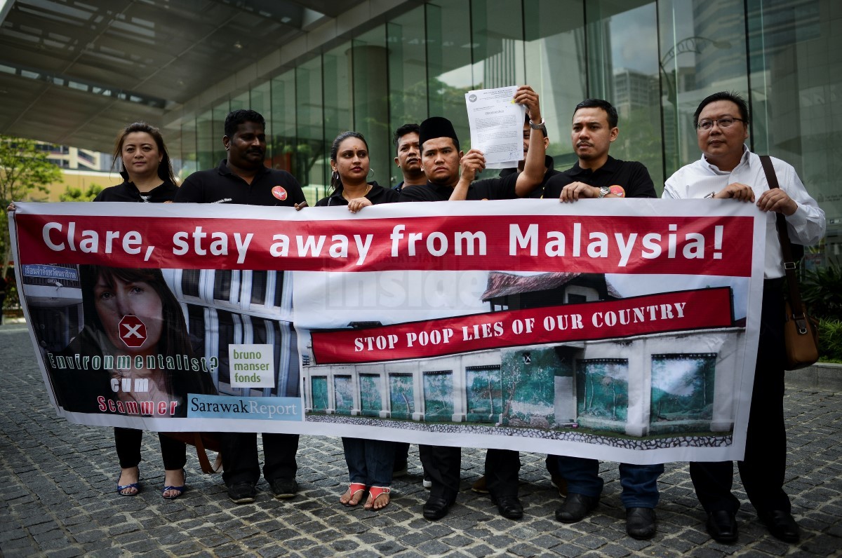  Members of Pertubuhan Minda dan Sosial Prihatin hold a banner to protest against whistleblower site Sarawak Report outside the British High Commission near Jalan Ampang, Kuala Lumpur, today. – The Malaysian Insider pic by Afif Abd Halim, July 24, 2015.