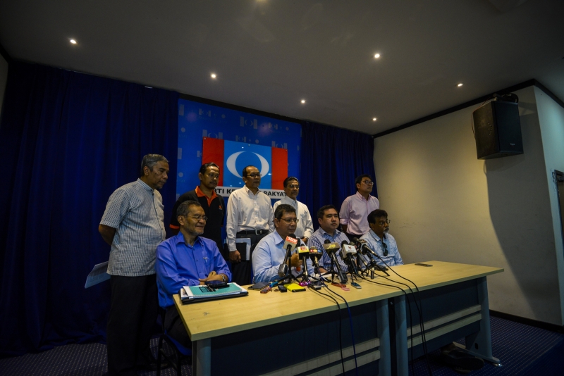 Datuk Saifuddin Abdulllah (centre) says Pakatan Harapan will be organising an anti-GST gathering, on its one year anniversary since its implementation. – The Malaysian Insider pic by Afif Abd Halim, March 3, 2016.