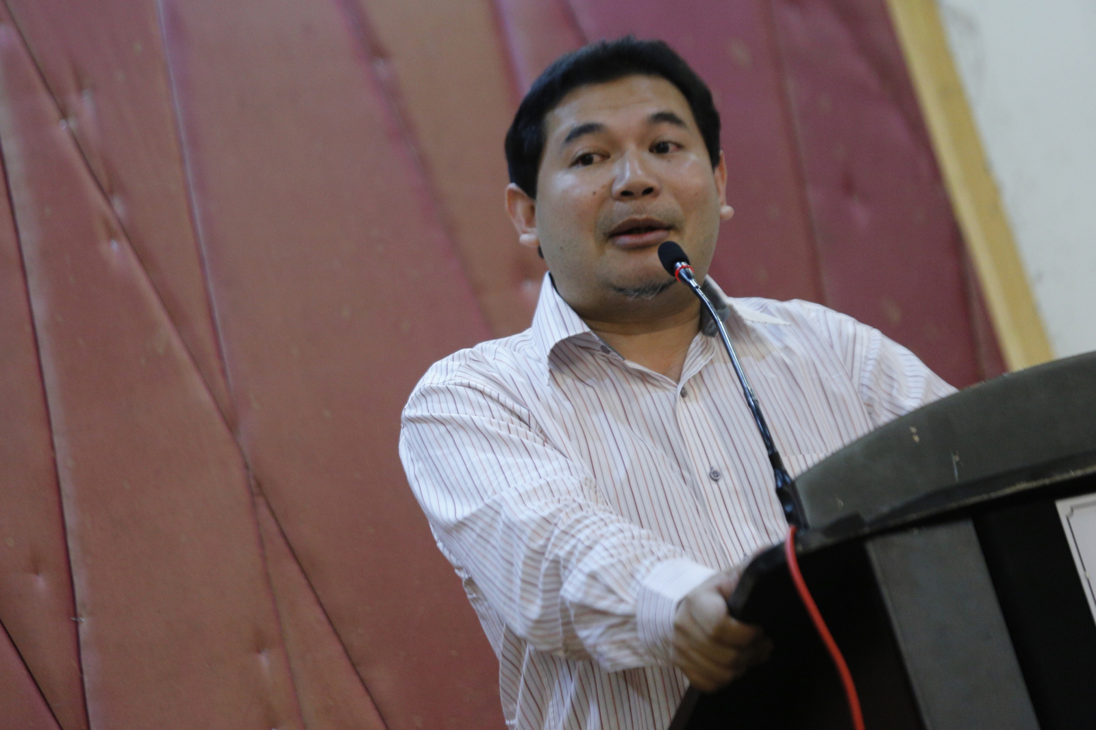 PKR lawmaker Rafizi Ramli says a majority of the people want outgoing Bank Negara governor Tan Sri Dr Zeti Akhtar Aziz to replace Datuk Seri Abdul Azeez Abdul Rahim as the new chairman of the pilgrims fund. – The Malaysian Insider pic BY Kamal Ariffin, February 18, 2016.