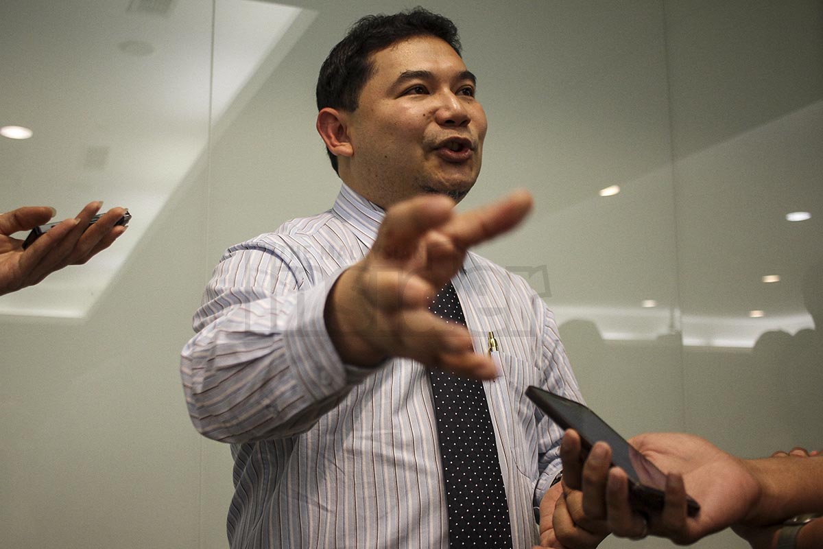 PKR secretary-general Rafizi Ramli says the opposition can grab Putrajaya if all parties worked towards the goal. – The Malaysian Insider pic by Seth Akmal, November 17, 2015.