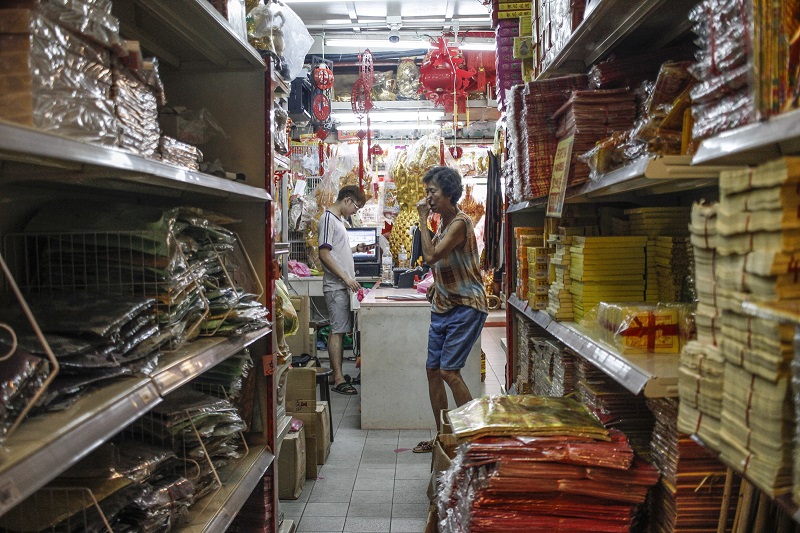 Shops selling religious paraphernalia also reported slow sales in the Chinese New Year period, blaming the plunging ringgit and GST. – The Malaysian Insider pic by Seth Akmal, February 13, 2016.