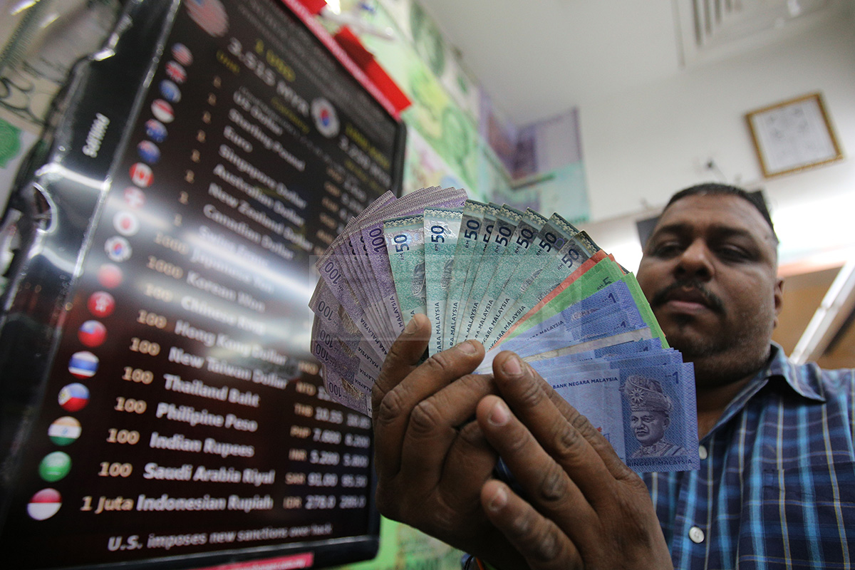 Malaysia has maintained its 'A-' Fitch rating. The ratings are driven, among others, by a stable ringgit. – The Malaysian Insider file pic, February 23, 2016.