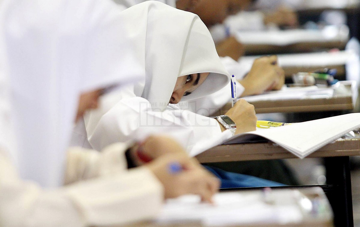 Two groups who support the emphasis on the English language in secondary schools, have questioned the decision to postpone making English a compulsory pass in the SPM examination. – The Malaysian Insider file pic, August 21, 2015.