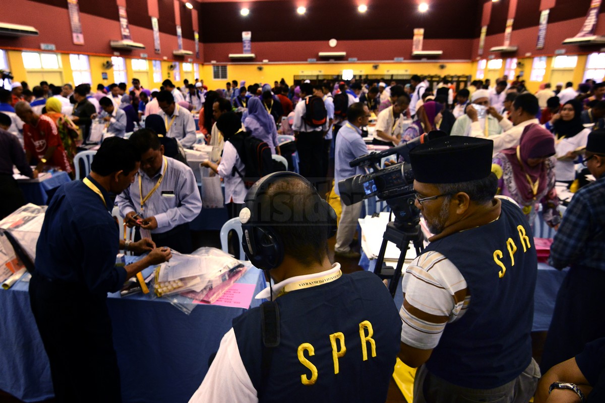 Mahkamah Tinggi Kucing pada petang ini mengarahkan Suruhanjaya Pilihan Raya agar menerbitkan notis tersebut selaras dengan Jadual Ketiga Belas Perlembagaan Persekutuan. – Gambar fail The Malaysian Insider, 15 Mei, 2015.