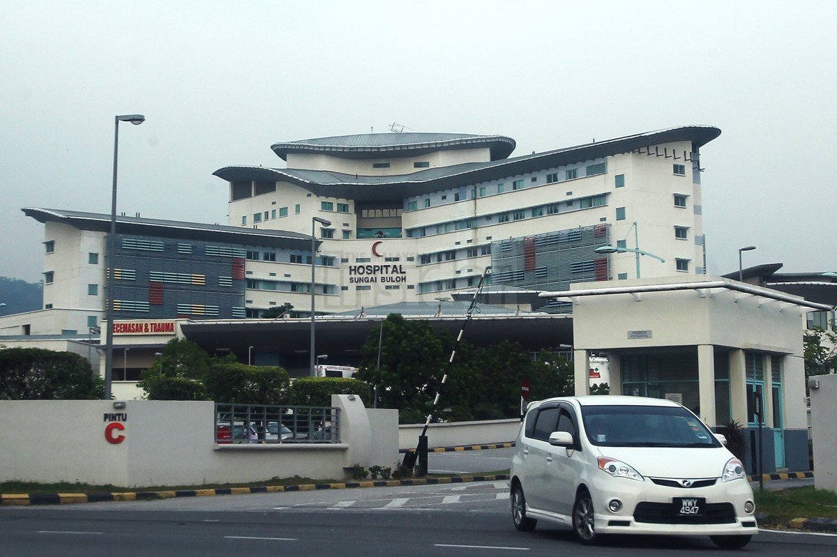 There are 43 government hospitals, three of which are university hospitals, providing housemenship. But demand has outstripped supply, leading to long waits for medical graduates. – The Malaysian Insider file pic, July 18, 2015.