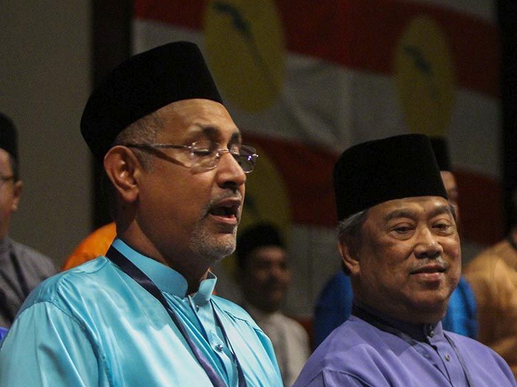 Deputy Prime Minister Tan Sri Muhyiddin Yassin (right) and Umno Cheras chief Datuk Seri Syed Ali Al-Habsee at the division meeting tonight. – The Malaysian Insider pic by Seth Akmal, July 26, 2015.