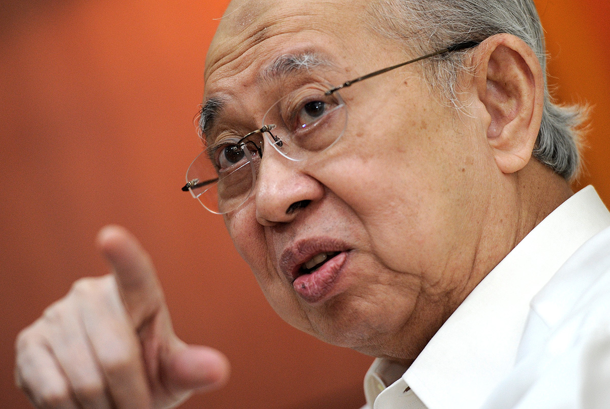 Veteran Umno leader Tengku Razaleigh Hamzah says these days, people have difficulty finding even one job, let alone two. – The Malaysian Insider file pic, December 29, 2015.