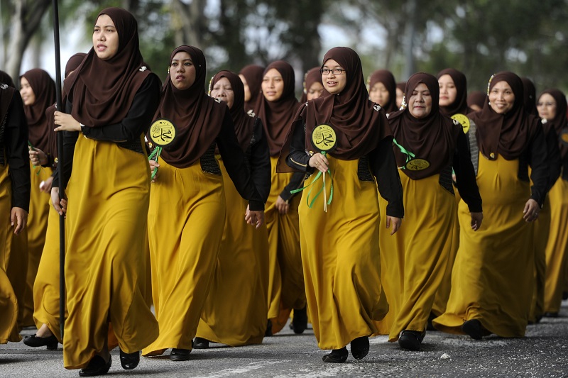 Malaysia is losing valuable human resources as women drop out of the job market after giving birth. – The Malaysian Insider file pic, January 19, 2016.