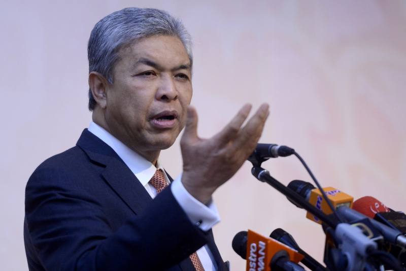 Timbalan Perdana Menteri, Datuk Seri Ahmad Zahid Hamidi berkata langkah PAS untuk menubuhkan pakatan baharu akan lebih mewarnai arena politik tanah air sekali gus menjadikan rakyat lebih matang berpolitik. – Gambar fail The Malaysian Insider, 12 Mac, 2016.