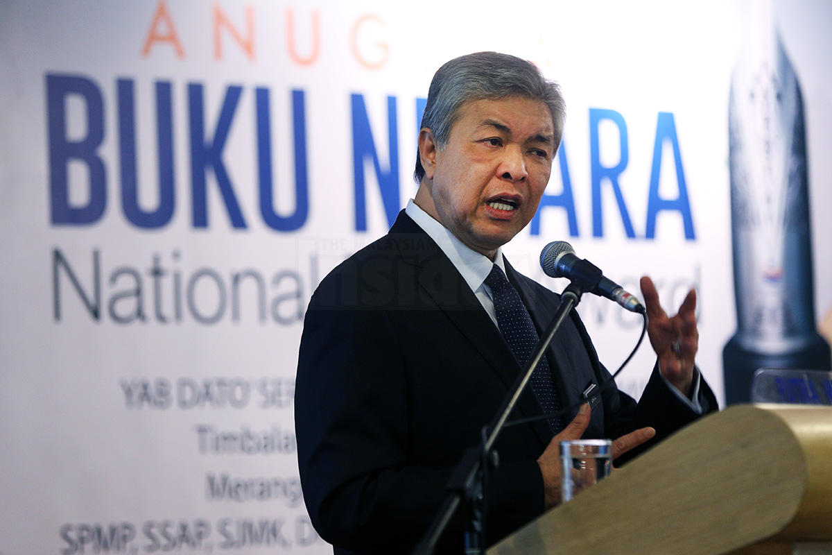 Menteri Dalam Negeri Datuk Seri Ahmad Zahid Hamidi berkata mereka yang disenaraihitamkan dilarang meninggalkan negara ini kecuali mereka mendapatkan kebenaran daripada pihak berkuasa yang berkaitan. – Gambar fail The Malaysian Insider, 14 Mac, 2016.	