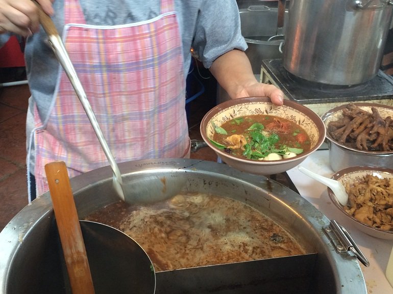 The chicken Thai boat soup comprises rice noodles, fish balls, chicken strips and crunchy fried chicken skin. – HungryGoWhere pic, December 7, 2015.