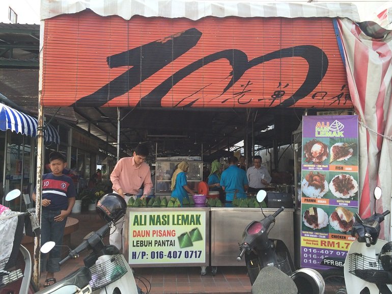 Make a pit stop at Nasi Lemak Ali at Sri Weld Food Court for an unforgettable nasi lemak breakfast. – HungryGoWhere pic, December 7, 2015.