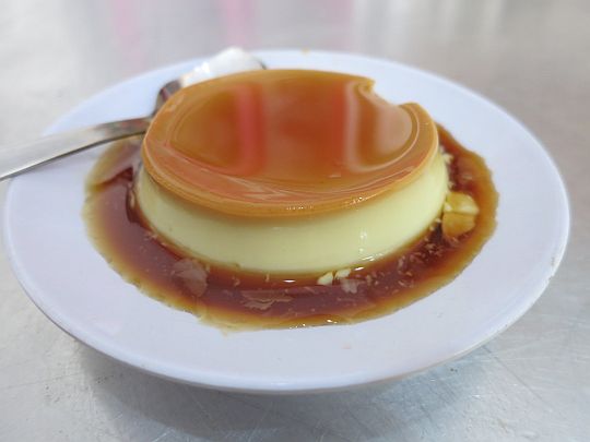  Yummy crème caramel from Gui Ling Tong. – Pic courtesy of Hungry Go Where, July 14, 2014.