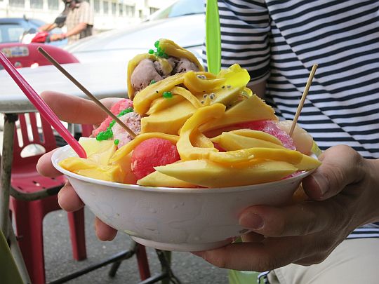 Tuck into the equivalent of a refreshing bowl of icy fruit salad. – Pic courtesy of Hungry Go Where, July 14, 2014.