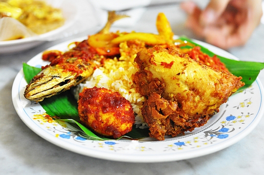 Feel free to salivate over a plate of authentic nasi padang. – Pic courtesy of Hungry Go Where, August 29, 2014.