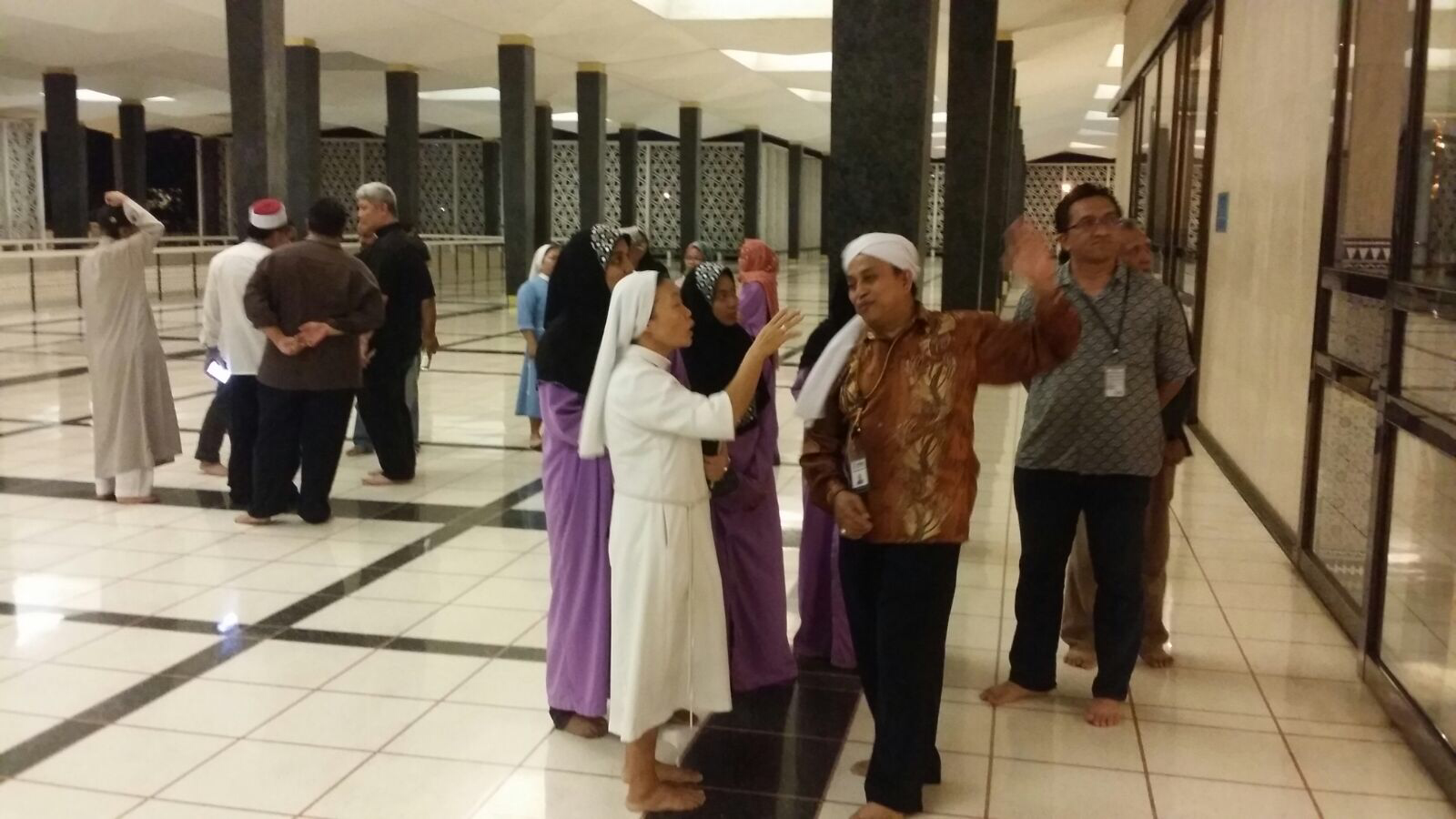 Pertemuan 2 pemimpin tertinggi Islam dan Kristian dalam diskusi di Masjid Negara yang berlaku minggu lepas membincangkan dan berkongsi pelbagai isu toleransi agama. – Gambar The Malaysian Insider oleh Ahmad Fahmi Mohd Samsudin, 27 Februari 2016. 