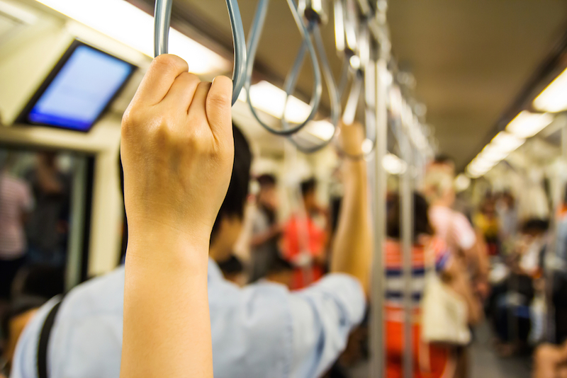 A Japanese study says those who take public transport are less likely to be overweight or have high blood pressure. – AFP/Relaxnews pic, November 9, 2015.