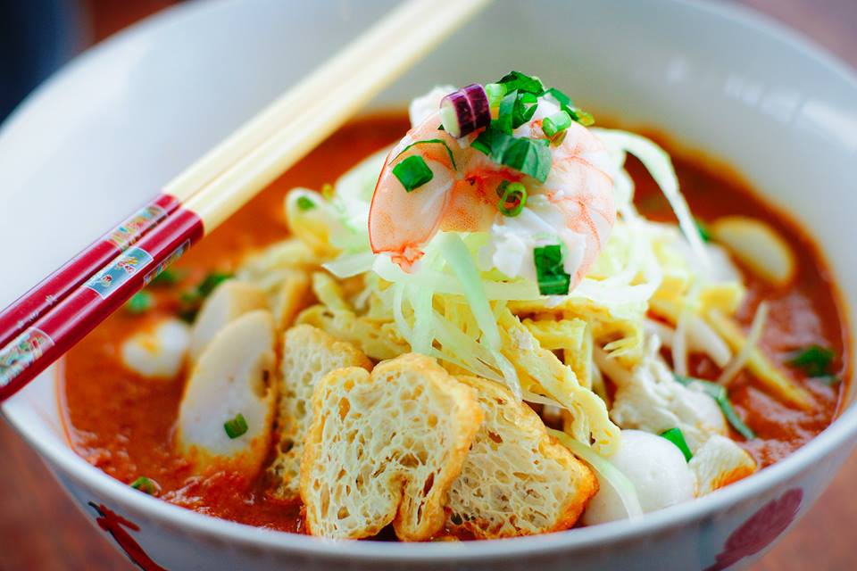 The laksa was a huge serving of fish cakes, omelette, tofu puffs, shredded chicken and bean sprouts on a bed of laksa noodles. Delicious and satisfying.