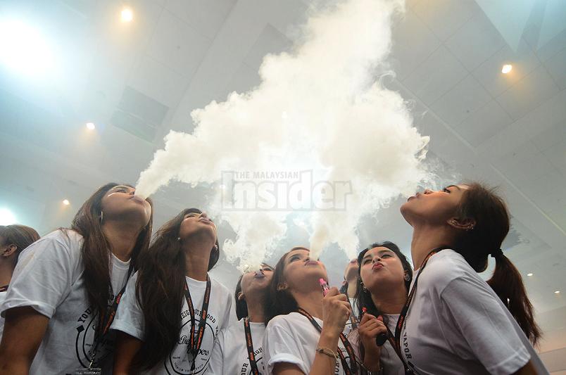 Putrajaya is still conflicted over vaping, the latest trend catching on with young Malaysians. – The Malaysian Insider file pic, November 10, 2015.